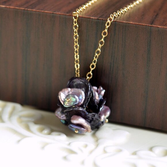 Peacock Keshi Pearl Flower Blossom Necklace in Gold - Picture 3 of 11